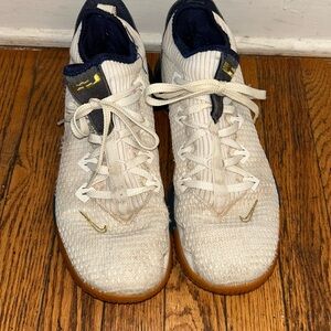 Nike LEBRON 16 mens size 10.5